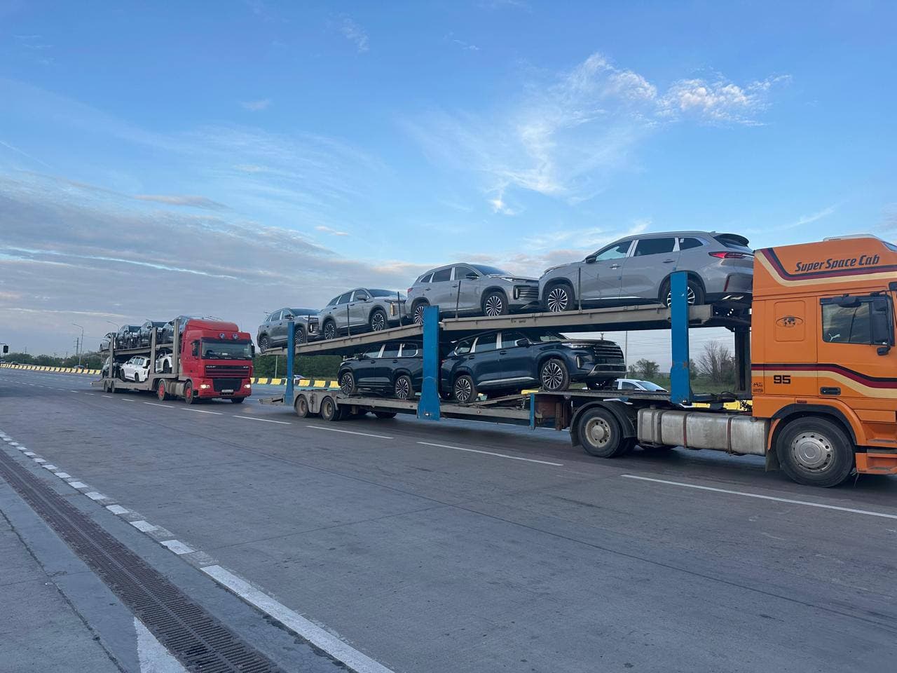 Перевозка новых автомобилей на автовозе